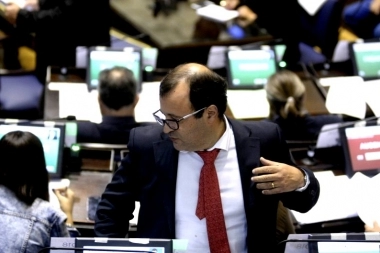La oposición exige explicaciones a ministro de Kicillof por pedido de endeudamiento