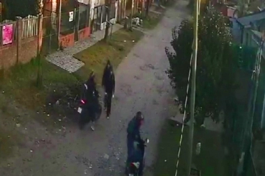 Raid delictivo en Merlo: motochorros robaron una moto y asaltaron a dos chicas en plena luz del día