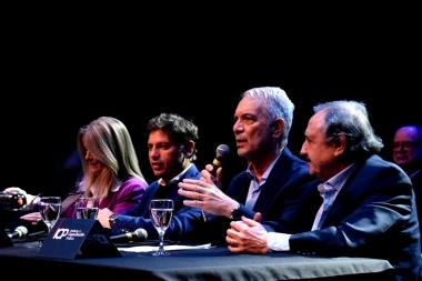 Frente a una multitud de jóvenes, Alak y Kicillof inauguraron el curso de formación política