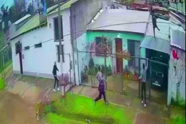Evitó que lo linchen corriendo y saltando techos como un deportista olímpico