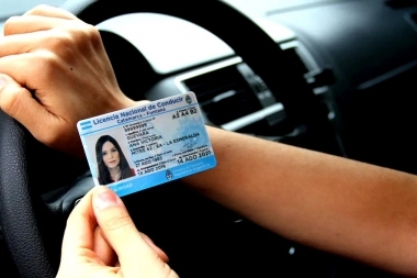 Con chicanas, ministro bonaerense tildó de “disparate” las licencias de conducir sin caducidad
