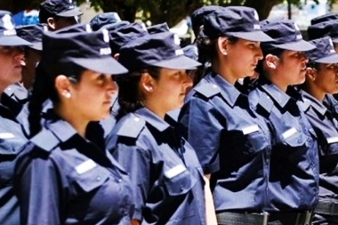 Buscan que el 10 de enero sea declarado el "Día de la Mujer Policía" en la Provincia