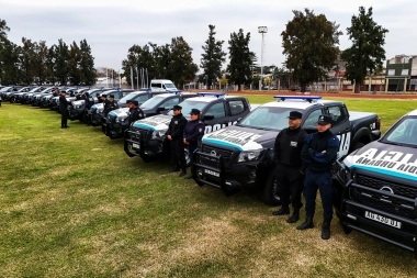 Javier Alonso visitó La Matanza para la entrega de 100 patrulleros y efectivos oficiales