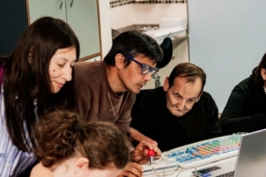 Flexas presentó nuevo equipamiento para el programa “Inclusión Digital” en Viamonte