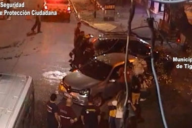 Producto de un tremendo choque de autos, un hombre acabó internado en un hospital