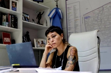 Según Mayra Mendoza, Larroque e intendentes “están” detrás de cuentas truchas kicillofistas en X