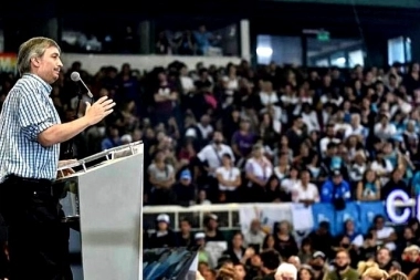 En medio de la interna con Kicillof, Máximo Kirchner encabeza su acto “Armar de nuevo”