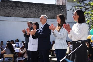 Tras su restauración y renovación, La Plata celebró los 140 años de la Escuela Nº21 de Los Hornos