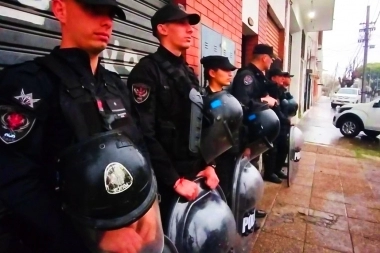 En Avellaneda detuvieron a una mujer trans que vendía drogas en la CABA