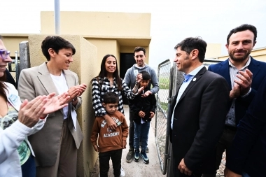 Agenda variada en el Interior bonaerense: Kicillof visitó a Lucía Gómez en Adolfo Gonzales Chaves