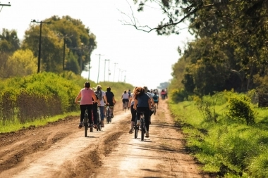Obras Agrarias: la Provincia adhirió a Lezama a la cuarta etapa del Plan de Caminos Rurales