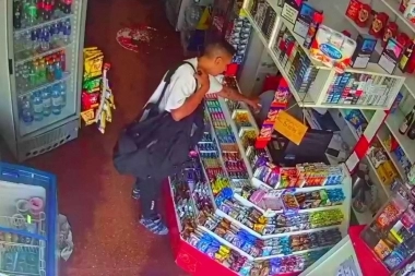 Más inseguridad en CABA: encerraron a la empleada y en cinco minutos desvalijaron un kiosco