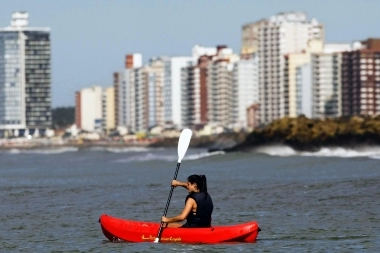 Destinos bonaerenses: las playas de Miramar te esperan con la “Pizza campeona del mundo”