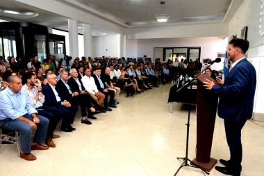 Junto a funcionarios y autoridades, presentaron el libro “Hipódromo de La Plata, 140 años de historia”