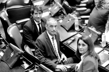 La reacción de Manes al voto a favor del Centro Farmacéutico de Kicillof causó revuelo entre sus diputados