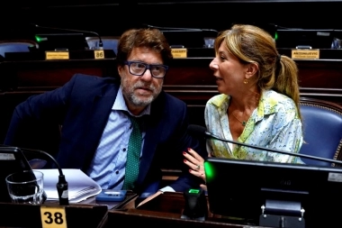 Garciarena y la polémica por el Presupuesto 2025: “Kicillof busca endeudarse para comprar Aerolíneas Argentinas”