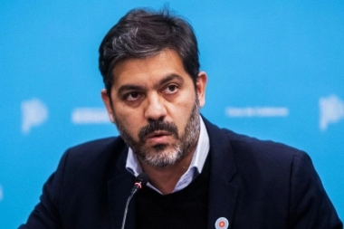 Bianco volvió a cruzar a Milei por sus dichos en Davos: “Es muy grave socialmente”