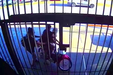 Conurbano descontrolado: llegaba a trabajar y un conocido de la zona le robó la moto en la ruta