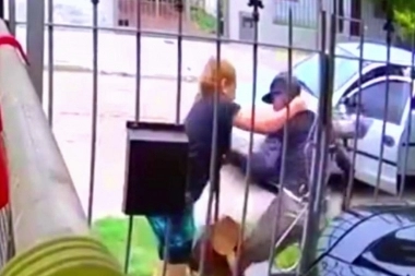 Inseguridad en Morón: mujer se trabó en lucha y recuperó el teléfono que le acababa de robar