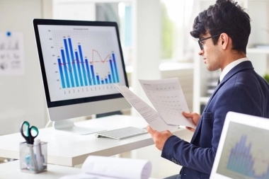 Cómo empezar una carrera como analista de inteligencia de negocios en 2025