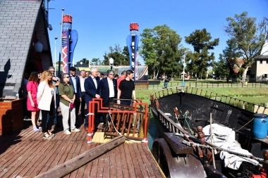 Alak y Costa avanzan la recuperación del barco y del tren de la República de los Niños