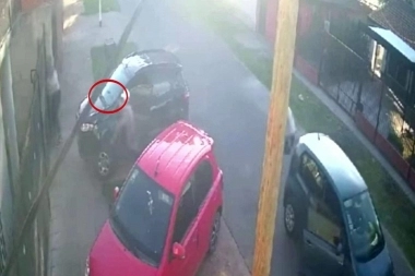 Una mujer fue interceptada en el momento crítico y varios sujetos le robaron la camioneta en José C. Paz