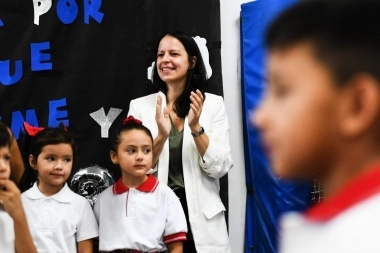 Soledad Martínez encabezó el acto del comienzo del Ciclo Lectivo 2025 en Vicente López