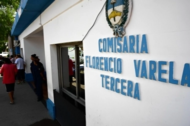 Asuntos internos encontró a detenido por "gatillo fácil" fuera de la celda y tomando mate con el Comisario