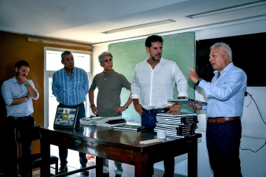 Atanasof encabezó el inicio de las clases en la Escuela de Jockeys Aprendices