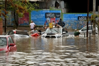 Una nueva alerta por fuertes lluvias pone en aprietos a Bahía Blanca: clases suspendidas y sin transporte público
