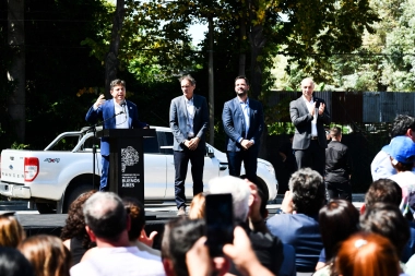 Kicillof y Sujarchuk supervisaron trabajos en la Ruta Provincial Nº26: criticas a Milei por abandonar la obra pública