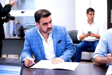 Diputado "dialoguista" volvió a cargar contra Milei y Bullrich por la marcha de los jubilados
