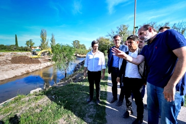 Kicillof recorrió las obras de reconstrucción en Bahía Blanca y destacó la presencia del Estado