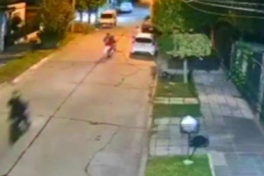 Inseguridad en Merlo: motochorros le robaron el automóvil en la puerta de la casa