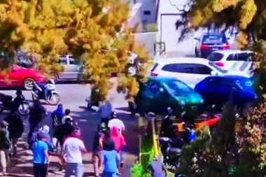 ¿Interna de la UOCRA? Salvaje enfrentamiento entre barras de Estudiantes y Gimnasia en el Hospital San Roque de Gonnet