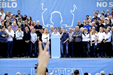 Kicillof empuja su plan para desdoblar: encabezará acto con su espacio el mismo día que la Legislatura sesiona