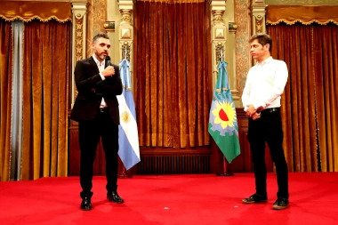 En medio de la crisis, Arba gastará $370 millones en imprimir el logo de Kicillof en la ropa de sus trabajadores