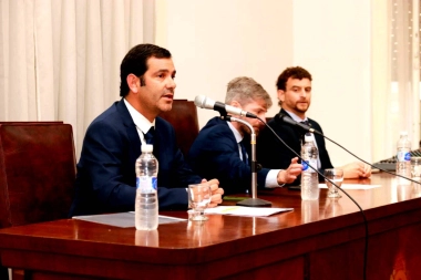 Municipales de Dolores denuncian sueldos bajos y “castigos” del intendente contra los que reclaman