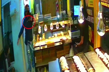 En La Plata están al horno: a punta de pistola asaltaron una "Tienda de Empanadas"