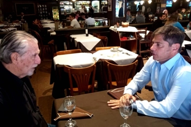 Kicillof y Storani un encuentro casual en una cervecería de La Plata: “Recrear la esperanza” y críticas a Georgieva