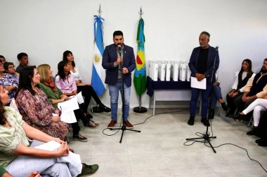 Egüen acompaño a egresados de 25 de Mayo de la Licenciatura en Educación de la UNAHUR