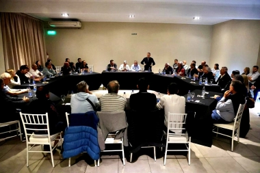 Peronistas disidentes y la Tercera vía: suman a De La Torre para el armado provincial