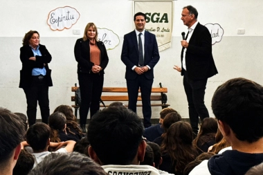 Junto a Abad, Revilla participó de una jornada de ciudadanía en el Instituto Secundario General Arenales