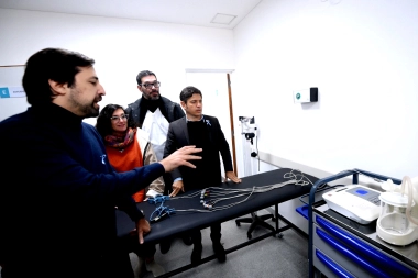 En medio del clima tenso con un intendente libertario, Kicillof visitó 25 de Mayo e inauguró un CAPS