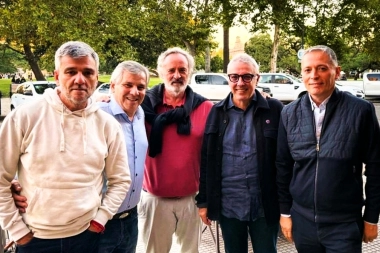 Nuevo frente a la vista: Peronistas de tercera vía se acercan a vecinalistas y opositores a Milei
