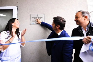 Junto a Cascallares, Kicillof inauguró una escuela en Almirante Brown y criticó “la ausencia” de Milei
