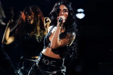 Lali explotó Vélez: bajó con el público, tocó “Fanático” a todo dar y le dejó un mensaje a Milei
