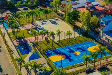 San Fernando: Andreotti inauguró la renovación de las plazas de Villa Hall y Don Mariano