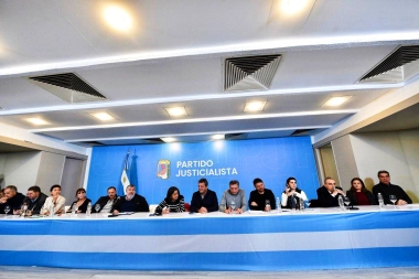 El PJ y otra cumbre para bancar a Cristina: Massa asistió y Kicillof ausente