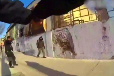 Violencia en CABA: con una pistola Taser redujeron a un sujeto que amenazó a los vecinos con un cuchillo